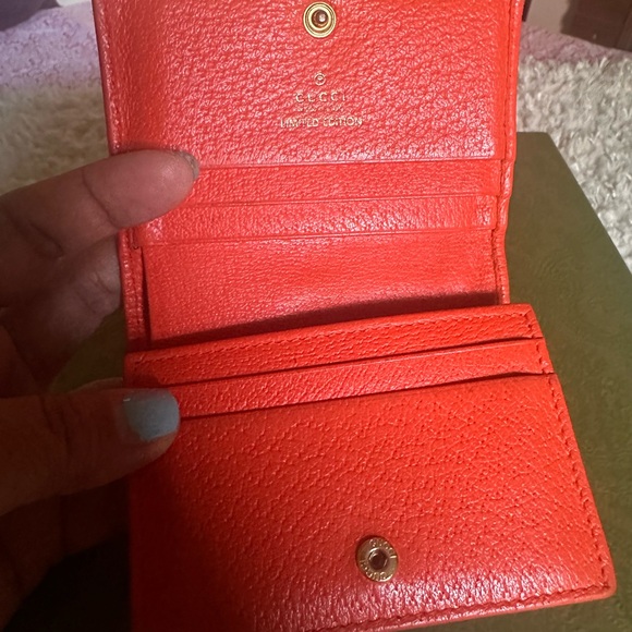 Gucci Red and Blue Wallets - Picture 5 of 8